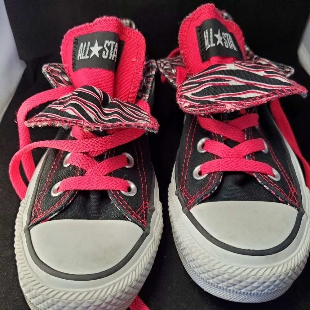 Converse Black and Pink SZ 7 - Picture 2 of 8